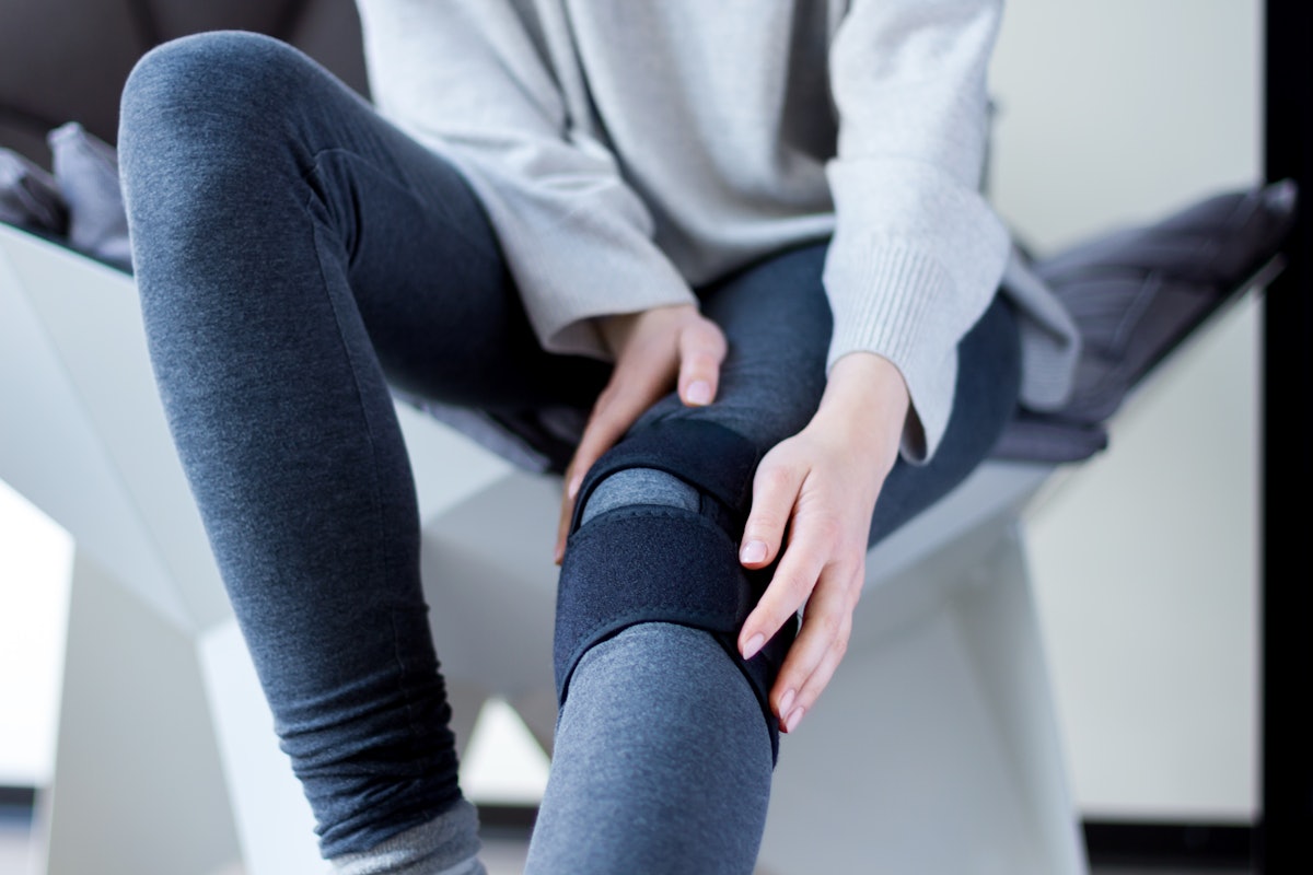 Signs of a torn meniscus include swelling, locking, and pain when you put weight on it.