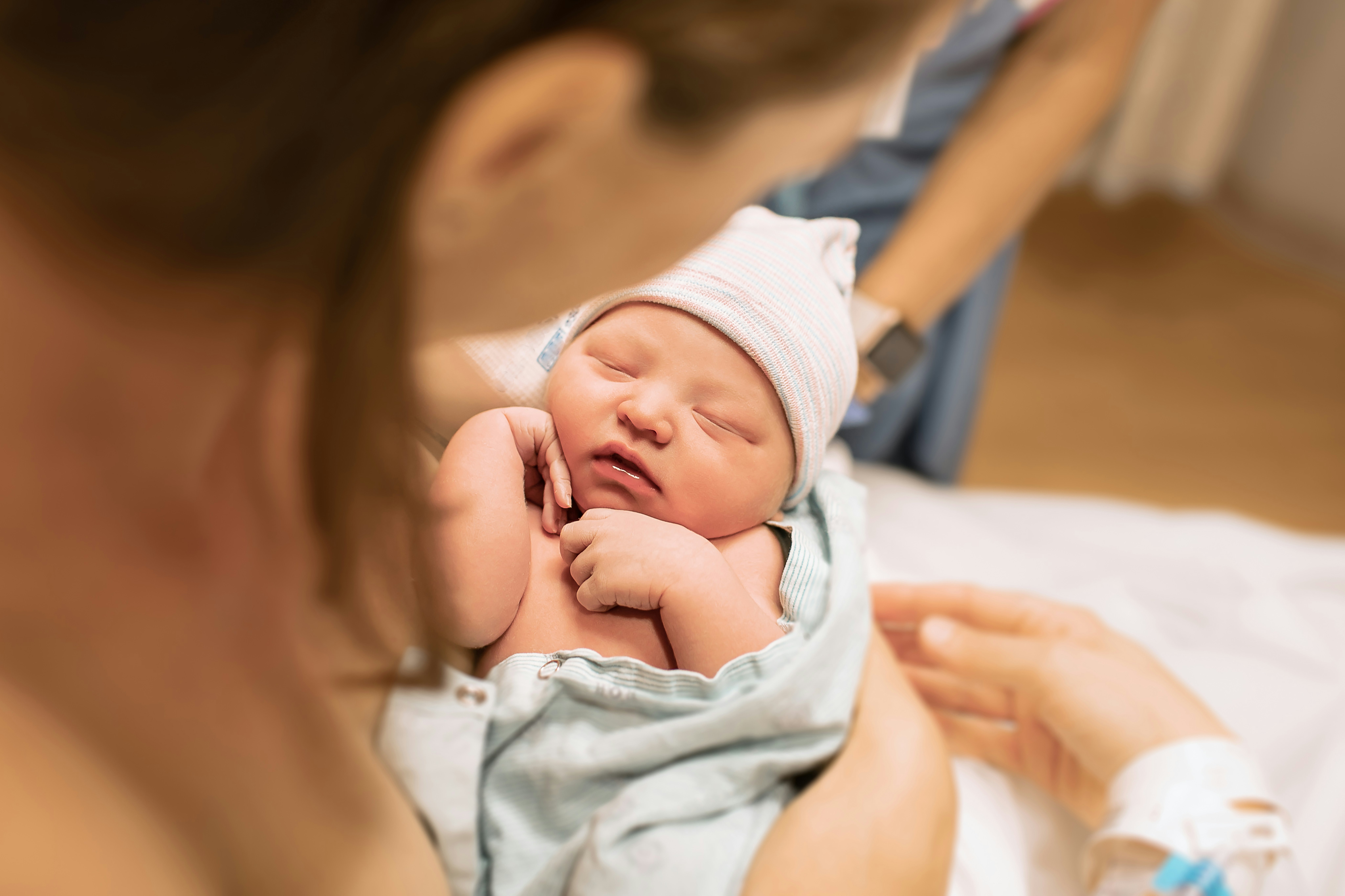 Your newborn knows you by scent and sound