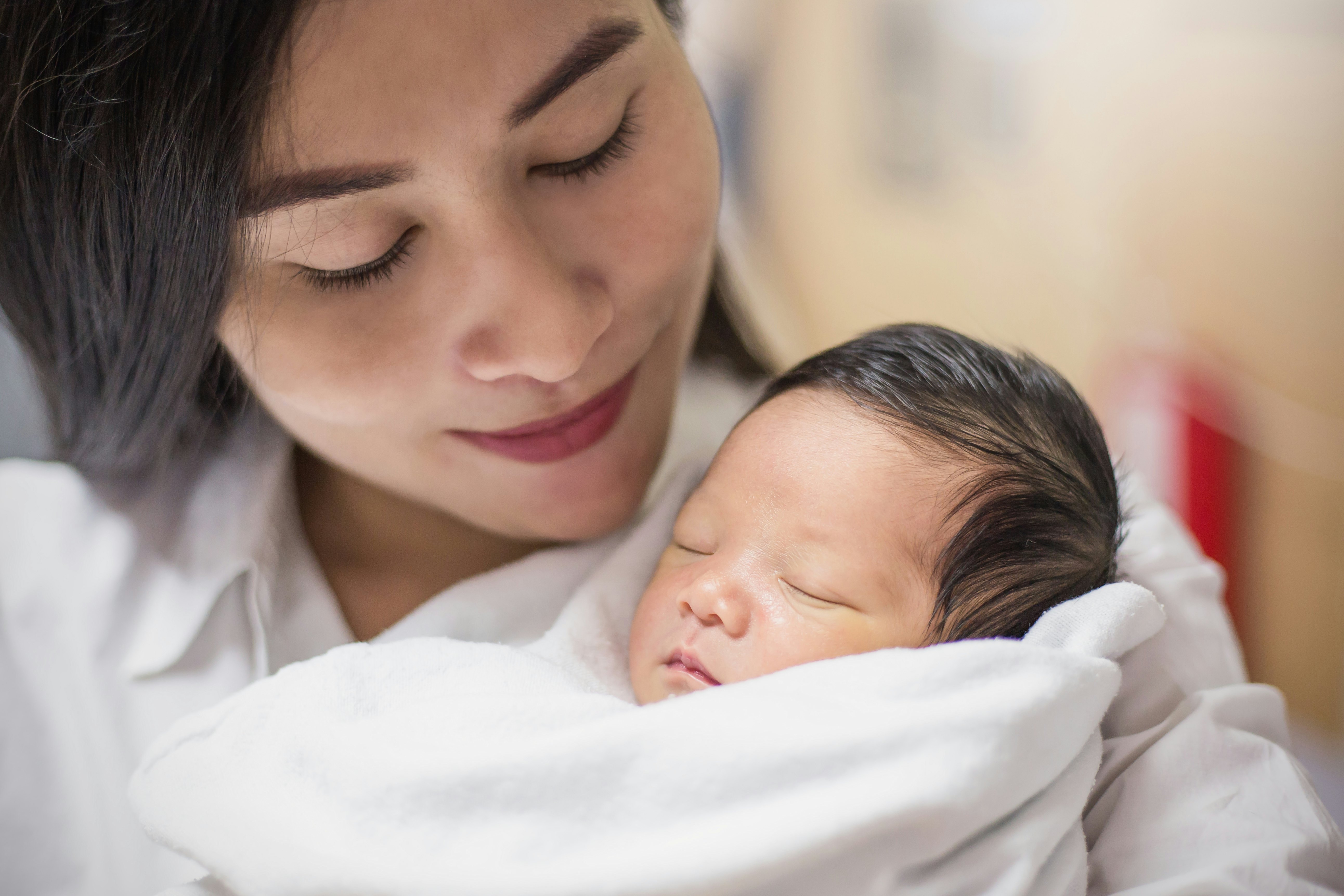 Your newborn knows you by scent and sound