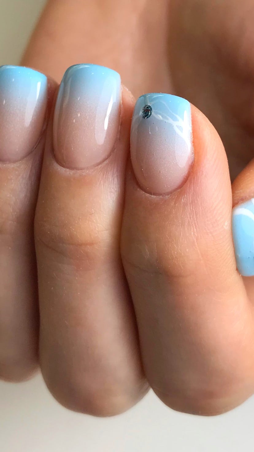 Spring 2022 nail trend: Blue ombre design nails