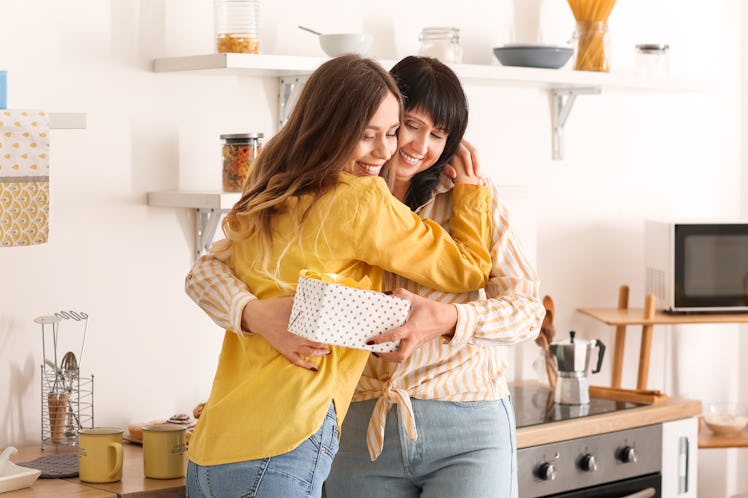 If you're struggling to pick a present for a hard-to-please mom, these Christmas gifts for mom who d...