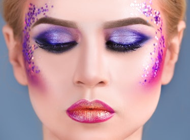 An ombré, purple eyeshadow look with a cut crease.