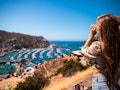 A girl at Catalina Island California, which is a great Memorial Day vacation in California.