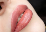 Gym lips are the latest TikTok beauty trend. Part of the clean girl aesthetic, it's actually an easy...
