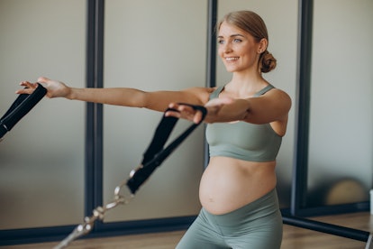 pregnant woman doing Pilates in an article about doing pilates while pregnant