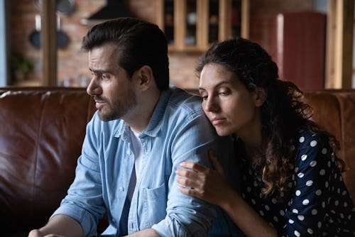 signs your partner is too clingy