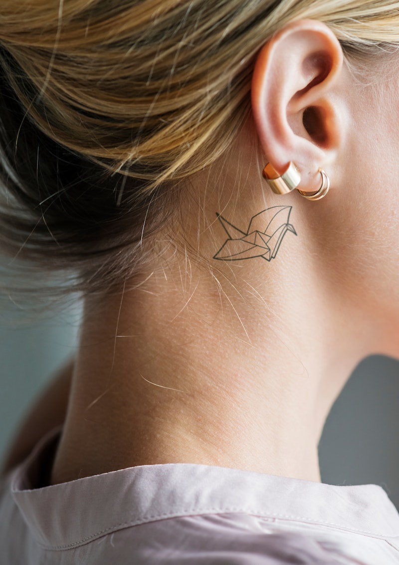 Discrete and chic behind the ear tattoo designs for minimalist ink inspo.