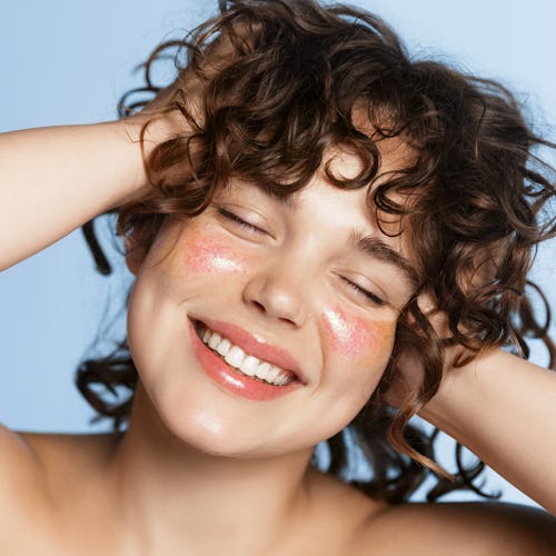 How to apply self-tanner to your face without any streaks.