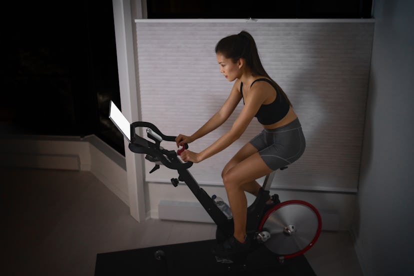 Working out at night benefits include reduced stress and improved sleep.