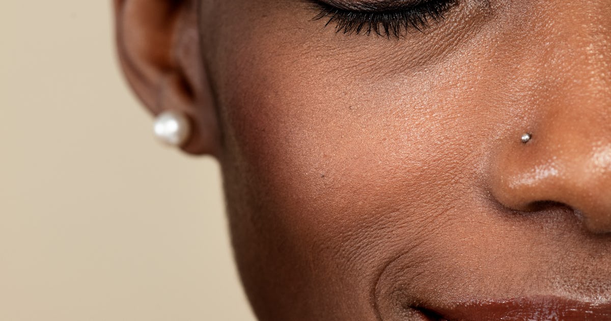 If You Have Oily Eyelids, Here's How To Prevent A Makeup Meltdown