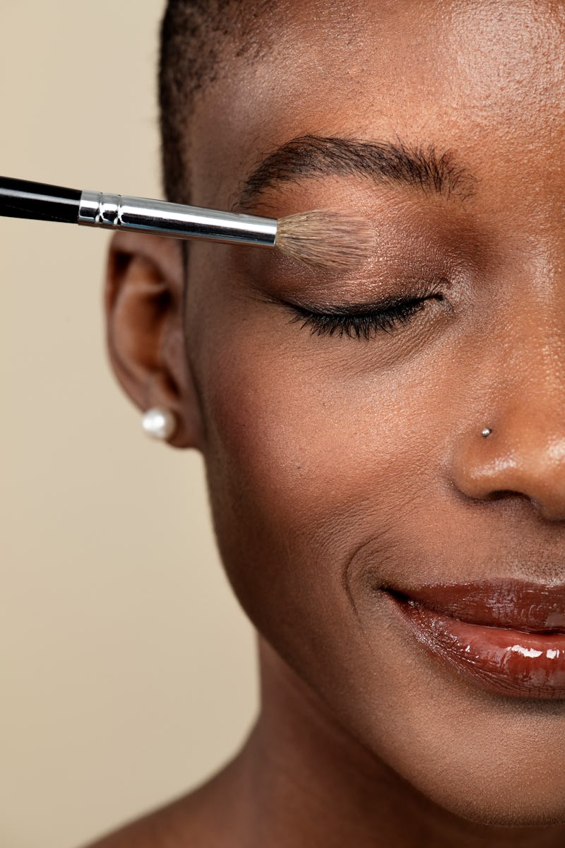 If You Have Oily Eyelids, Here's How To Prevent A Makeup Meltdown