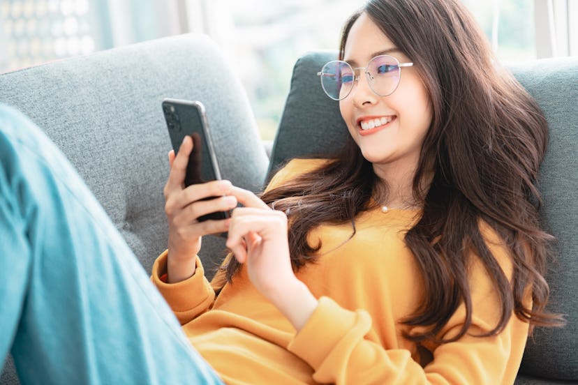 10 Flirty Games To Play Over Text With Your Crush
