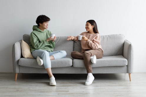 How to keep a conversation going, according to experts.