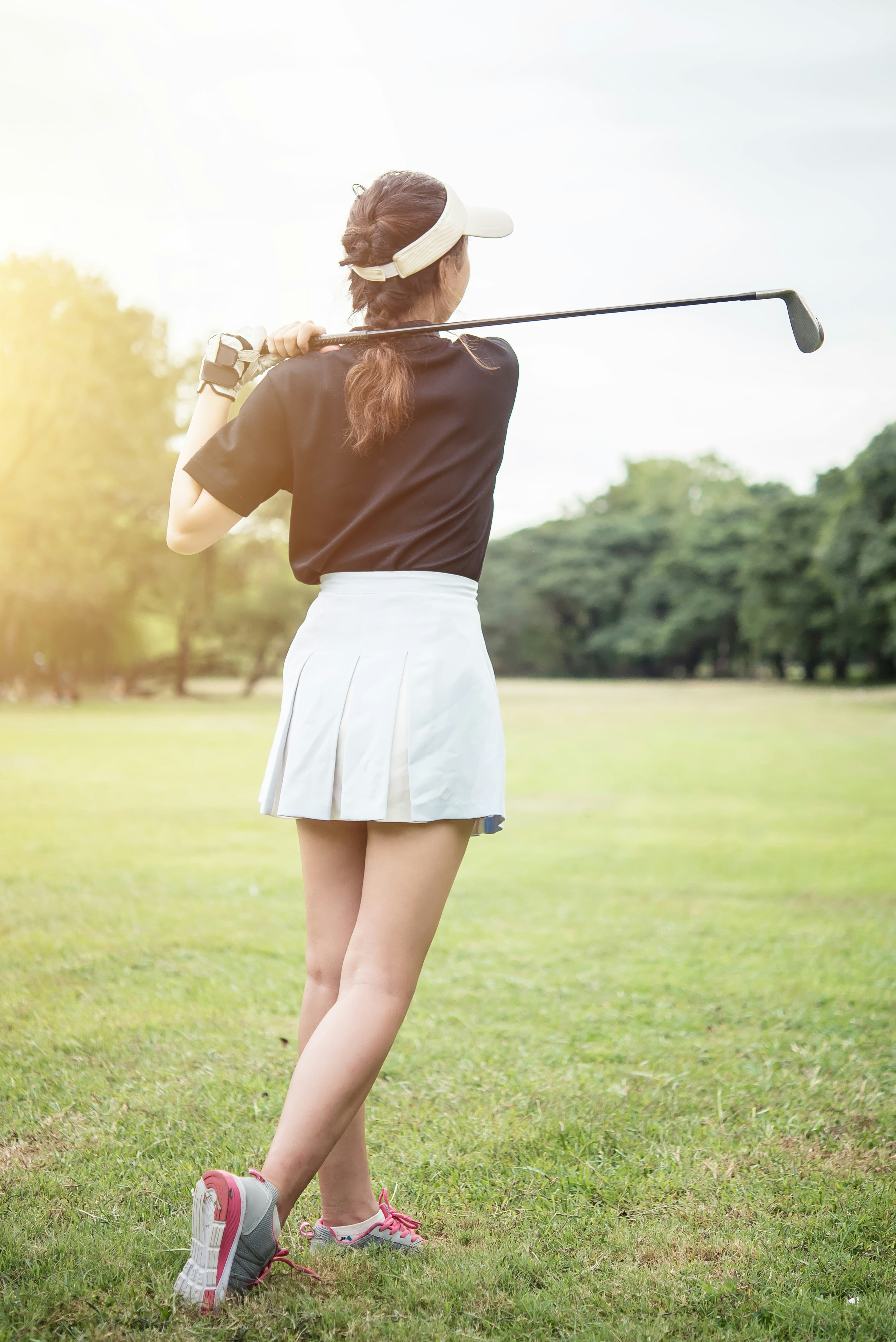 These are the best stretches for golf, according to pros.