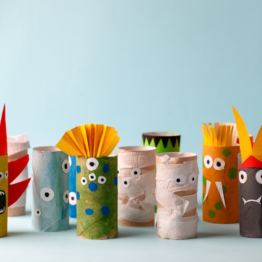 Halloween crafts for kids for preschoolers and toddlers to do with their parents