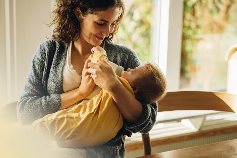 Paced Bottle Feeding Can Help With Baby s Gas Spit Up paced-bottle-feeding-can-help-with-baby-s-gas-spit-up