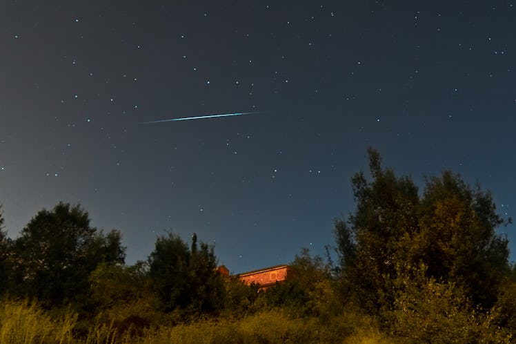 Meteor crossing the sky