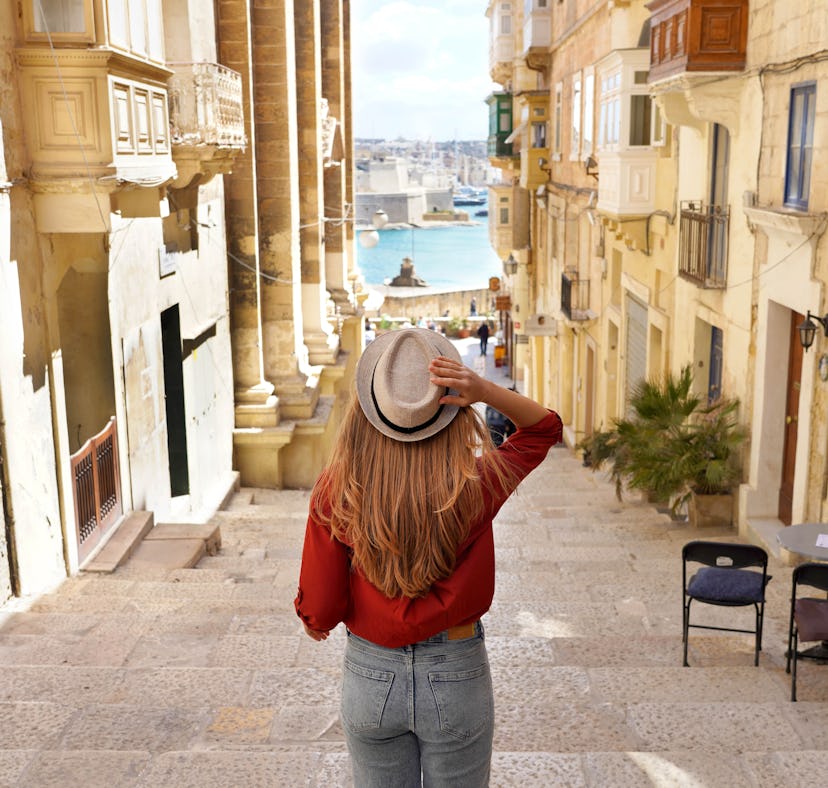 Vrbo and Expedia dish on when to book rentals, flights, and hotels.