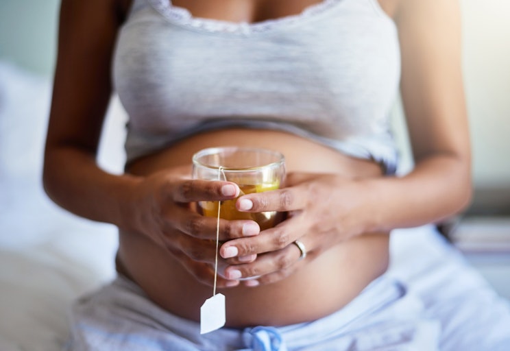 is-chamomile-tea-safe-during-pregnancy-experts-explain-the-risks