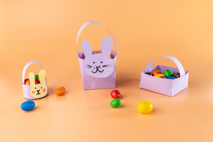 DIY paper basket craft, how to make easter treat box, tutorial, step by step instruction, art projec...