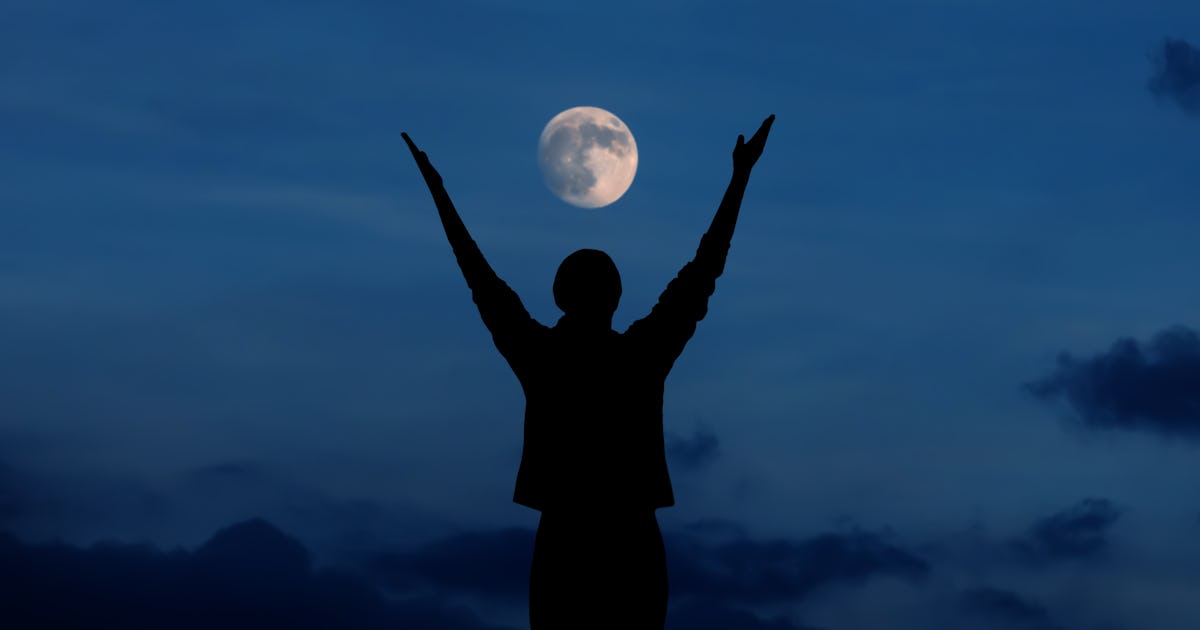 These 4 Zodiac Signs Love To Embrace The Energy Of Full Moons these-4-zodiac-signs-love-to-embrace-the-energy-of-full-moons