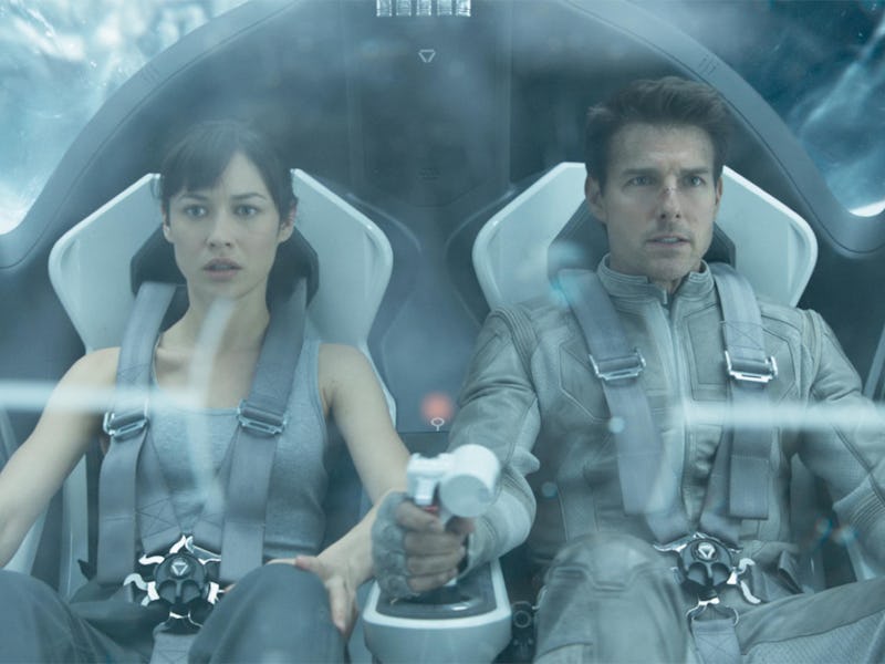 Olga Kurylenko, Tom Cruise