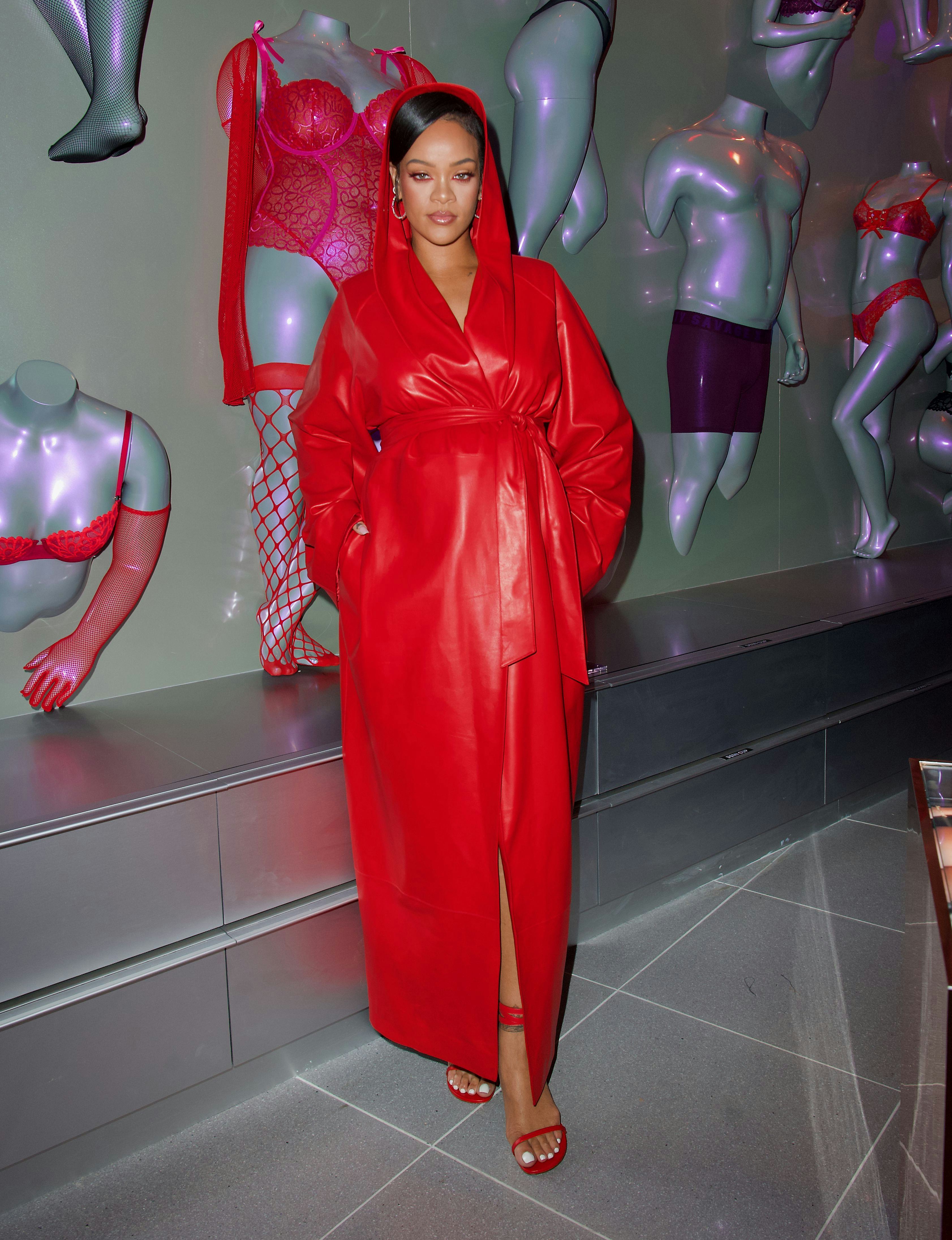Rihanna&rsquo;s bathrobe look at Savage x Fenty party