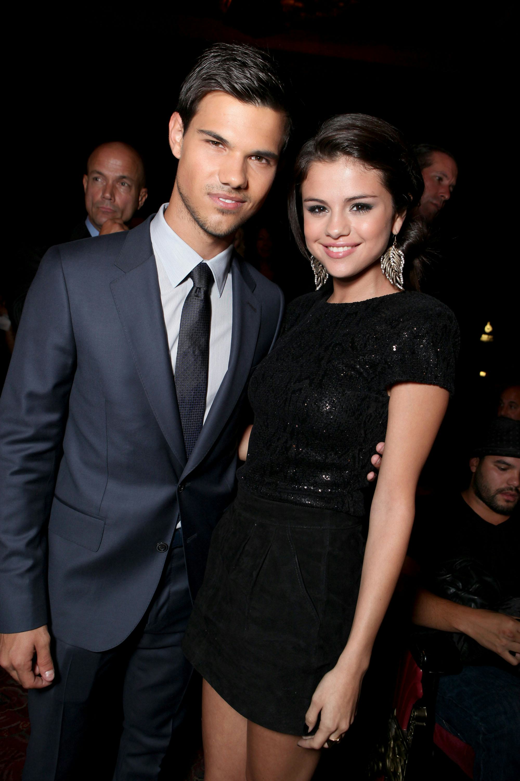 HOLLYWOOD, CA - SEPTEMBER 15: (EXCLUSIVE COVERAGE) Taylor Lautner and Selena Gomez at Lionsgate&rsquo;s Wo&hellip;