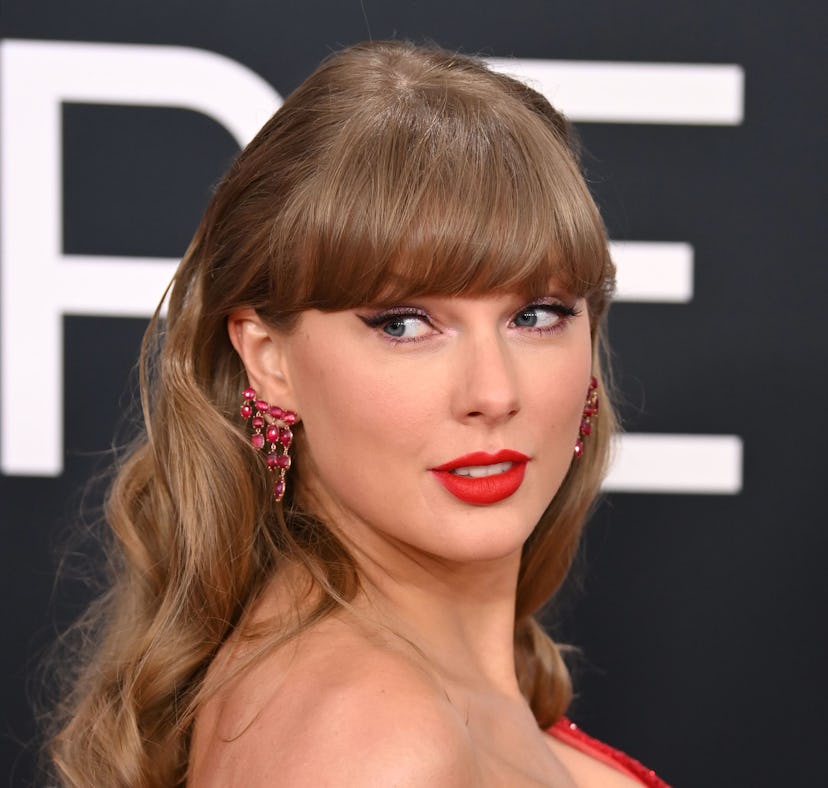Taylor Swift's snake necklace at the 2025 iHeartRadio Awards teased 'Reputation.'
