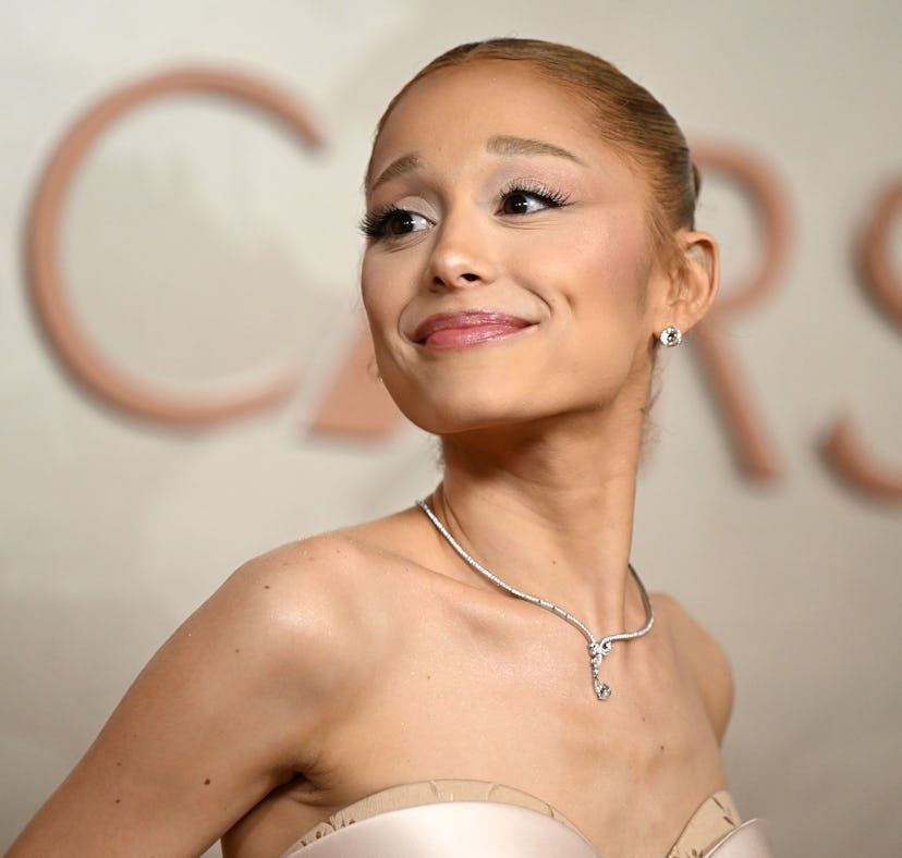 Ariana Grande's fans noticed a heartbreaking details hinting at Dalton Gomez divorce in her "Hampste...