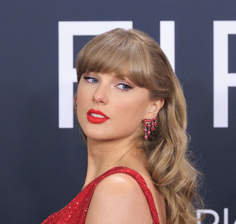 Taylor Swift's version of "Look What You Made Me Do" debuted on 'The Handmaid's Tale' Season 6.
