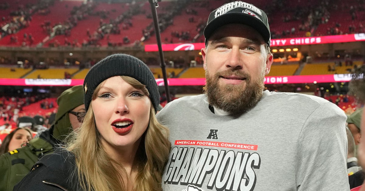 Taylor Swift Gave A Surprise Performance At Travis Kelce's Event