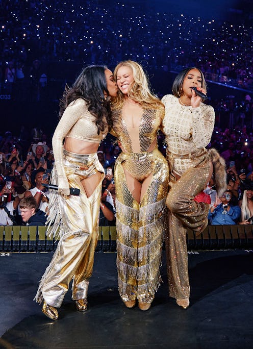 Beyoncé wrapped up her historic COWBOY CARTER TOUR at Allegiant Stadium in Las Vegas tonight with a ...
