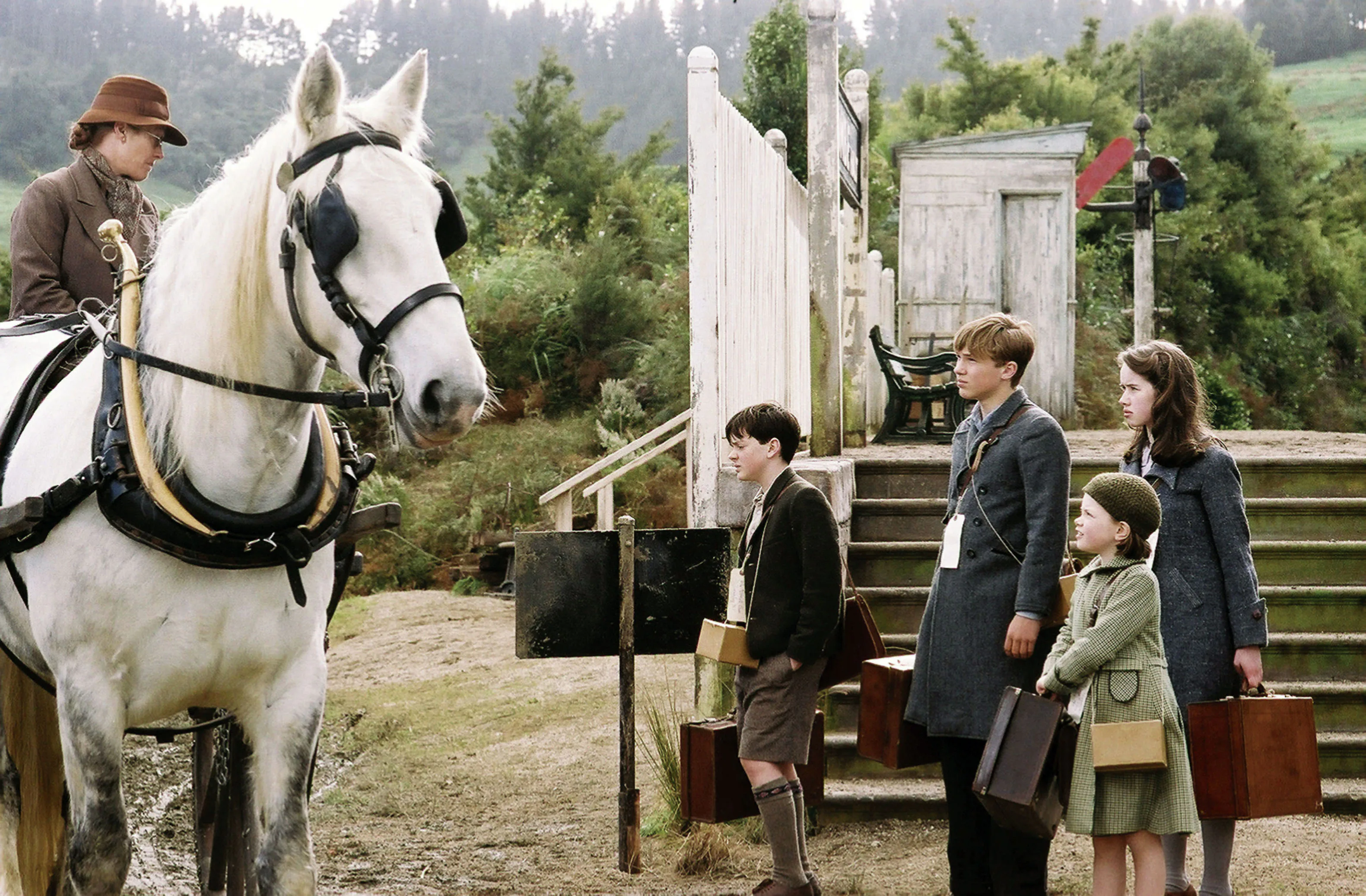 Elizabeth Hawthorne, Skandar Keynes, William Moseley, Georgie Henley, Anna Popplewell