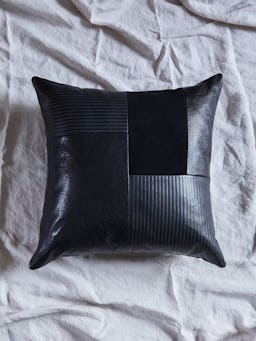 Veda x MZD Patchwork Leather Pillow Textura Nero: additional image