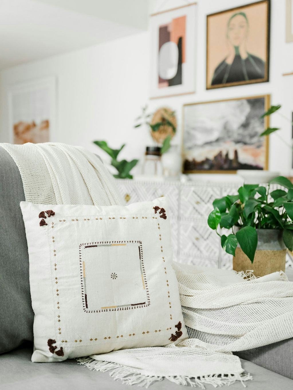 Abira Pillow: image 1