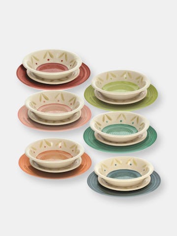 Louise Daisy 18Pc Table Set: (6) 10.5" Dinner Plates (6) 8.25" Soup Plates (6) 7.5" Dessert Plates: ...