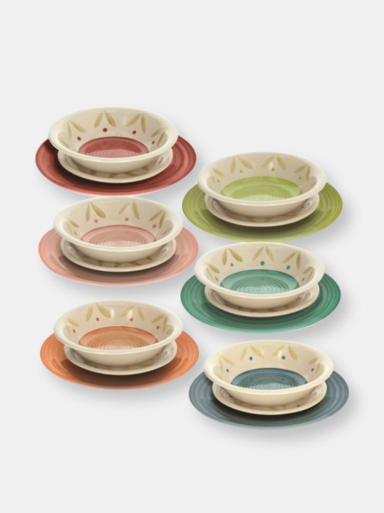 Louise Daisy 18Pc Table Set: (6) 10.5" Dinner Plates (6) 8.25" Soup Plates (6) 7.5" Dessert Plates: ...