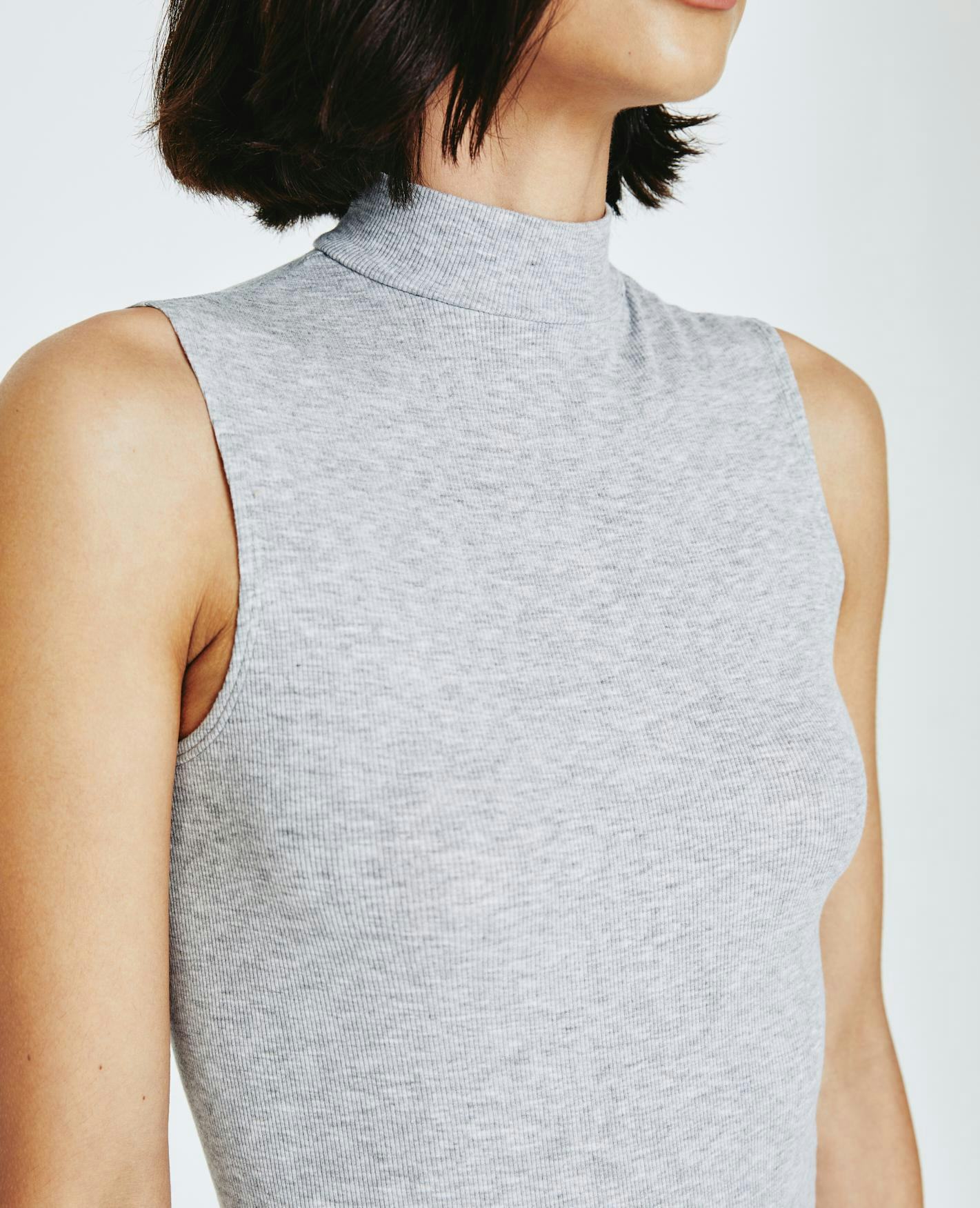 sleeveless turtleneck grey