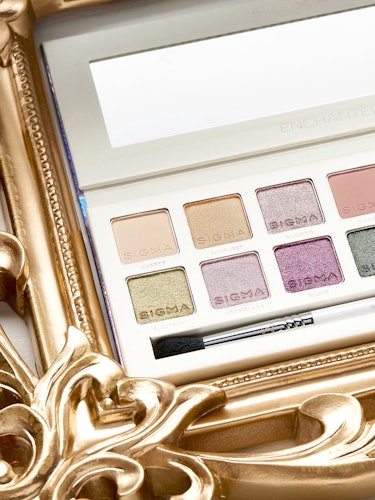 The Enchanted Eyeshadow Palette: additional image