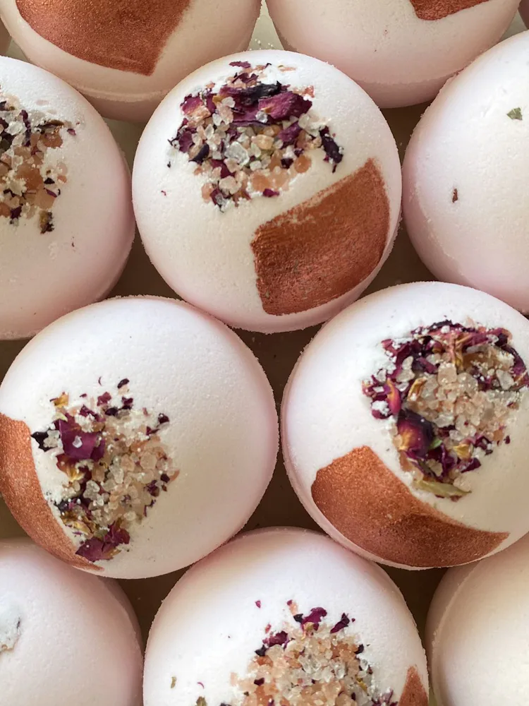 Grapefruit Rose Bath Bomb: image 1