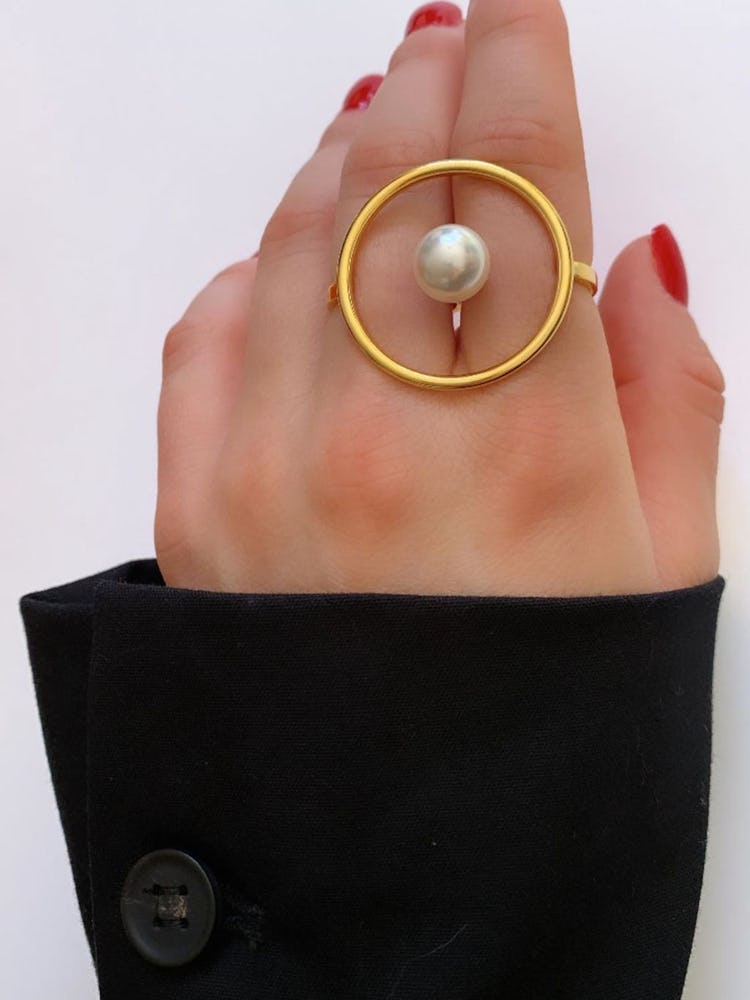 Double Finger Hoop Ring w/ Pearl Center: additional image