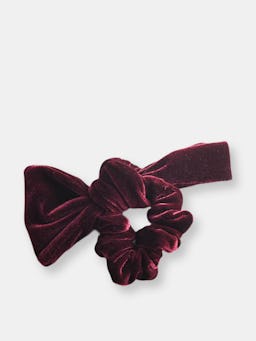 Velvet Bow Scrunchie: additional image