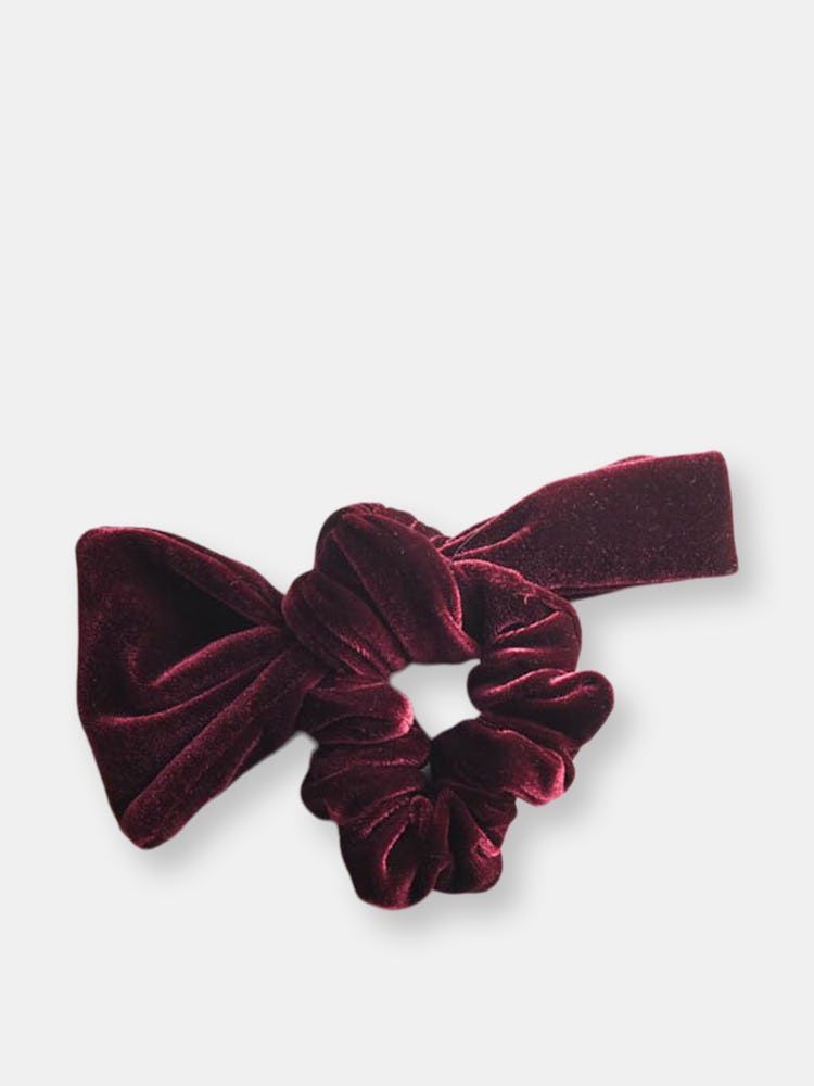Velvet Bow Scrunchie: additional image