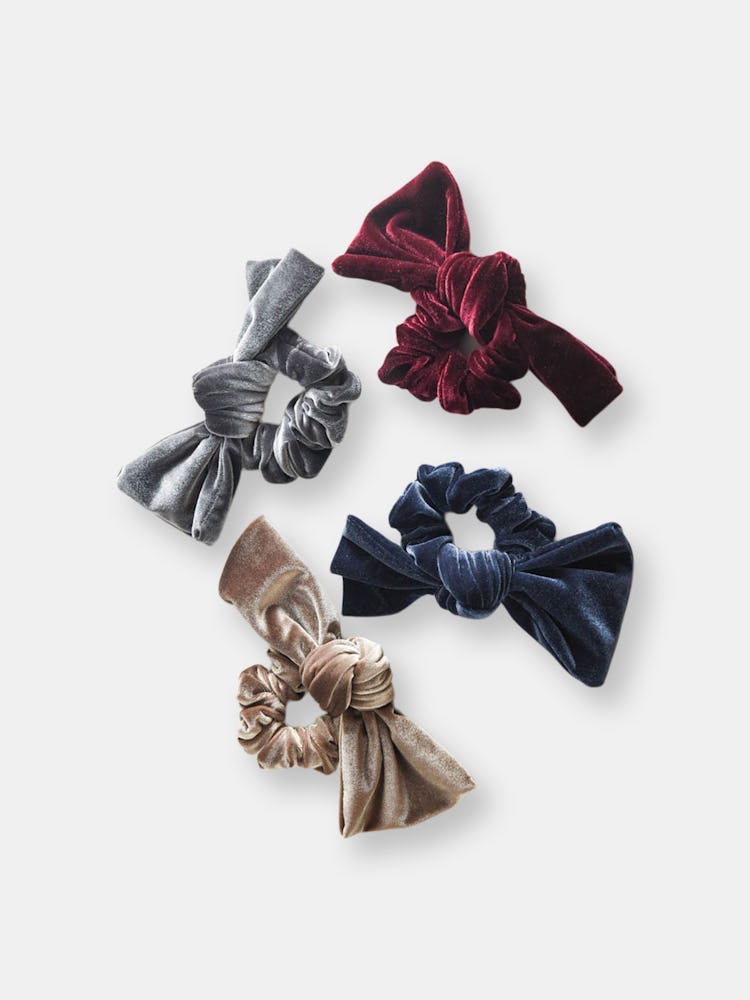 Velvet Bow Scrunchie: image 1