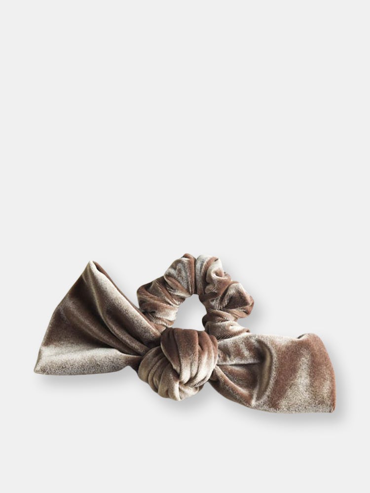 Velvet Bow Scrunchie: additional image