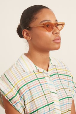 #006 Clear Sunglasses in Peach: additional image