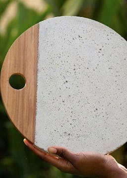 Afriyie Concrete Platter in Moondust White: additional image