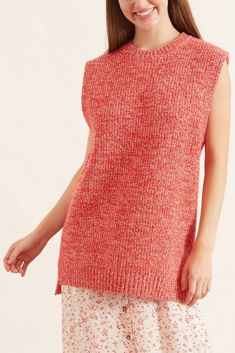 Cashmere Mix Knit Sweater Vest in Flame Scarlet: additional image