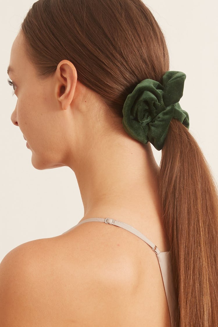 Velvet Scrunchie in Emerald: additional image